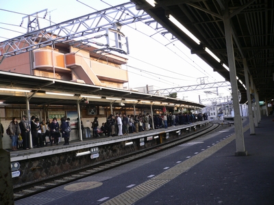 阪急　関大前駅